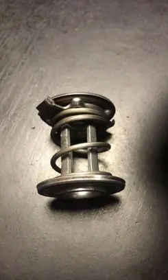 BMW 5 E39 Thermostat 1437039 5385296