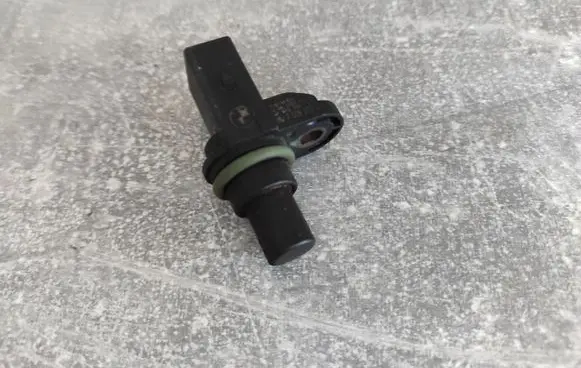 BMW 5 E39 Camshaft position sensor 7506273C