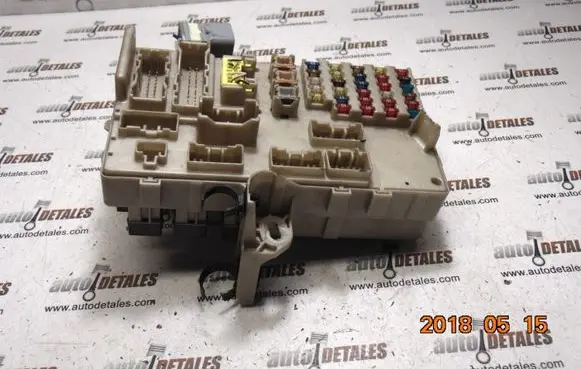 Toyota Camry Fuse module 8273033060