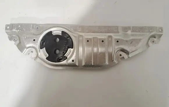BMW 4 G22 G23 G24 G26 Engine splash shield/under tray 7447143
