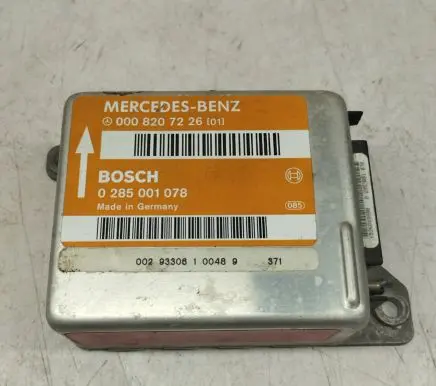 Mercedes-Benz E W124 Airbag control unit/module 0008207226 A0008207226 0285001078