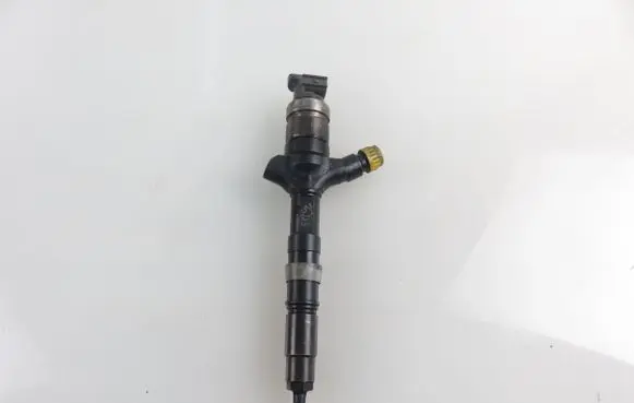 Toyota Avensis T250 Fuel injector 236700G010