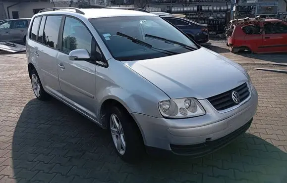Volkswagen Touran I Front door DRZWIPRZODPRTOURAN