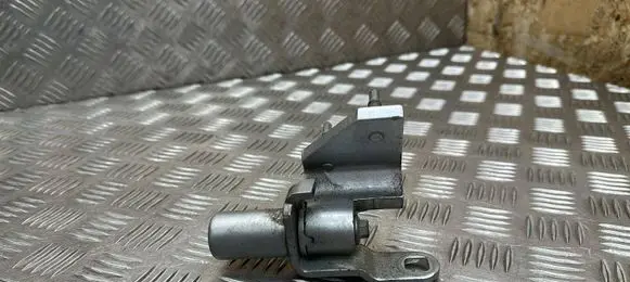 Ford Mondeo Mk III Rear door upper hinge 
