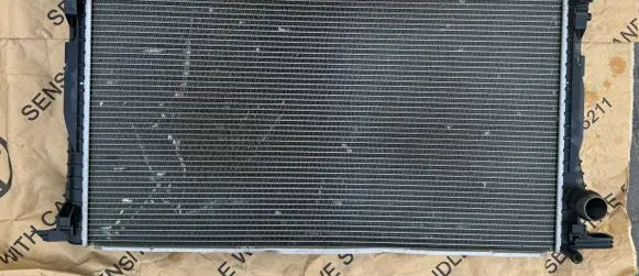 Audi Q7 4M Coolant radiator 8W0121251AB