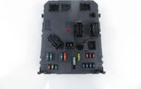Peugeot 206 Central body control module 9650584680 S116085220B