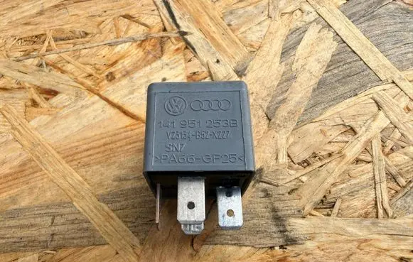 Audi A4 S4 B7 8E 8H Other relay 141951253B