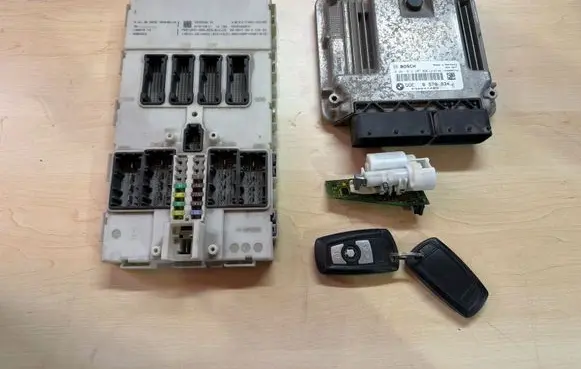 BMW 3 F30 F35 F31 Engine ECU kit and lock set 8570934