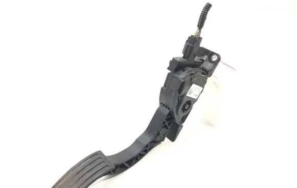 Accelerator throttle pedal