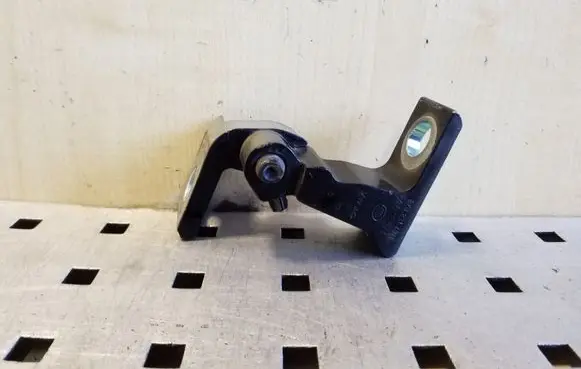 Volkswagen PASSAT B8 Front door upper hinge 8X0831404E