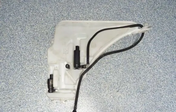 BMW 4 F32 F33 Windshield washer fluid reservoir/tank 7241679