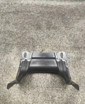 BMW 1 E81 E87 Fender mounting bracket 16o806R