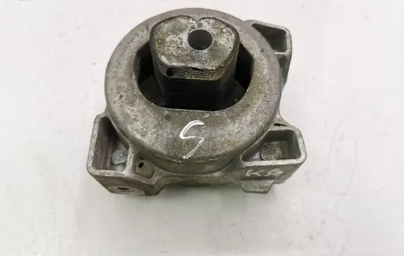 Mercedes-Benz B W245 Engine mount bracket A1692401218