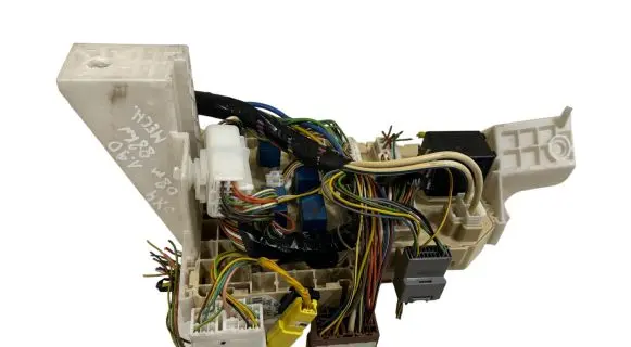 Suzuki SX4 Fuse module 3677079J80 B79J4 L0T8213