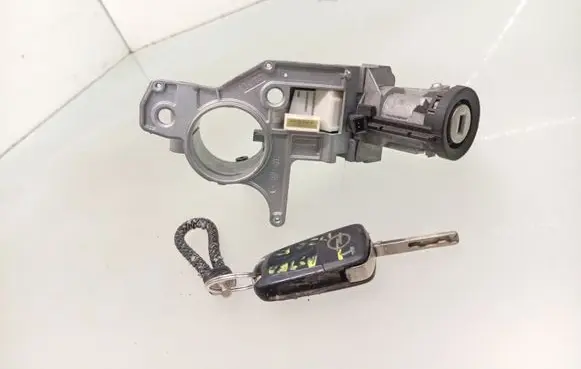 Opel Astra H Ignition lock 2421430