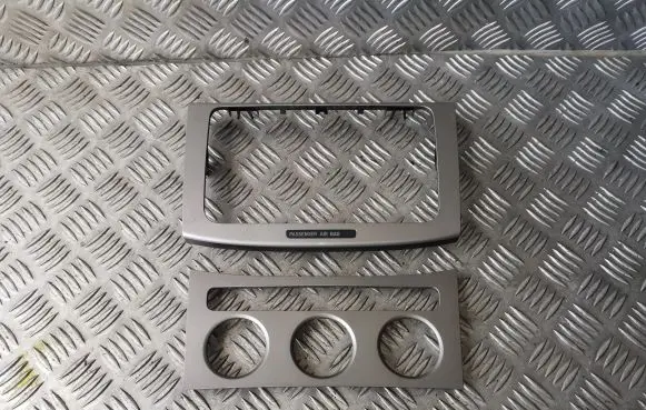 Volkswagen PASSAT B6 Radio/GPS head unit trim 3C0858069AE 3C0863100E 3C0919234A
