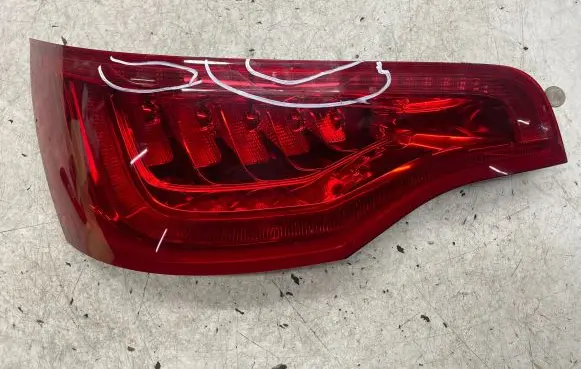 Audi Q7 4L Tailgate rear/tail lights 4L0945093G 21520102 701039L70018