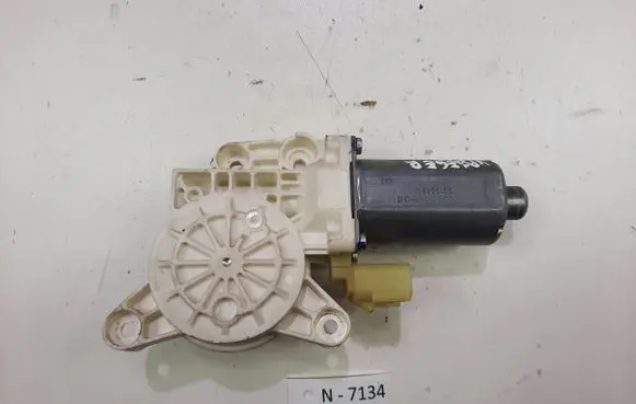 Chrysler Grand Voyager V Front door window regulator motor