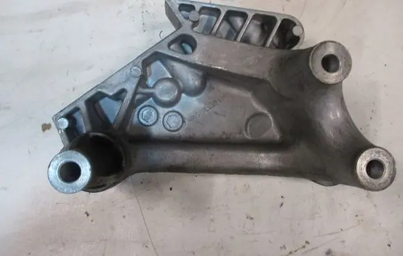 Volkswagen Transporter - Caravelle T1 Engine mounting bracket 04L199207
