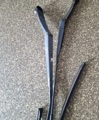 Hyundai i30 Front wiper blade arm