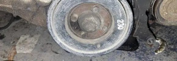 Opel Astra H Crankshaft pulley