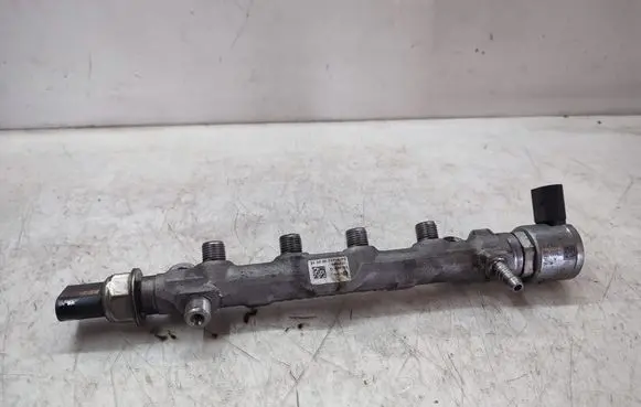 Audi A4 S4 B9 Fuel main line pipe 04L089G