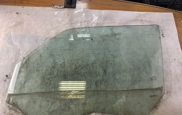 Jeep Patriot Front door window glass four-door