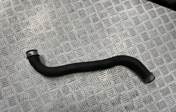 Mercedes-Benz CLS C219 Engine coolant pipe/hose A2115015382