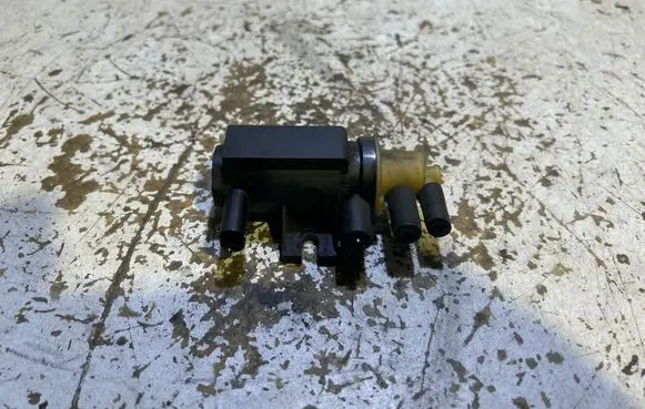 Mercedes-Benz C W205 Turbo solenoid valve A0091533128 70078208