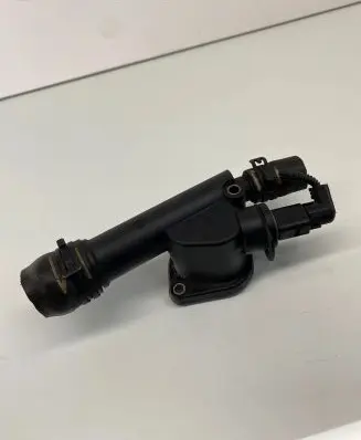 Volkswagen Touran I Engine coolant pipe/hose 038121132G