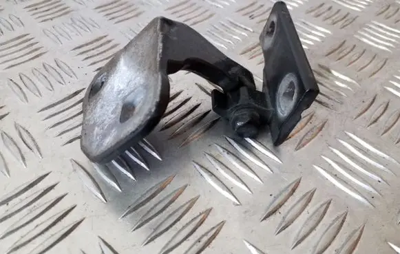 BMW 7 E65 E66 Front door lower hinge 7017817