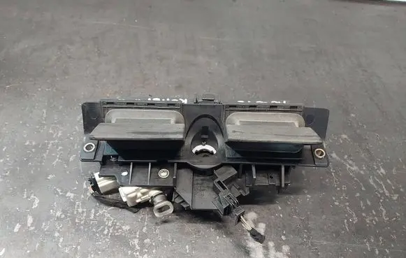 Audi A6 S6 C5 4B Tailgate/trunk/boot exterior handle 8D9827565 4B0827565