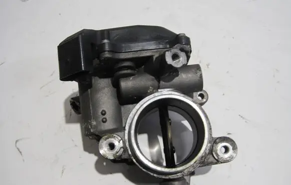 Audi A1 Throttle body valve 04L128063N