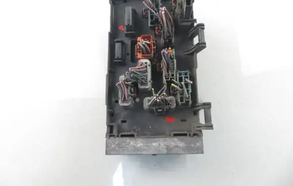 Chrysler Voyager Central body control module 04869204AN 04869001AJ
