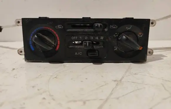 Subaru Impreza I Climate control unit