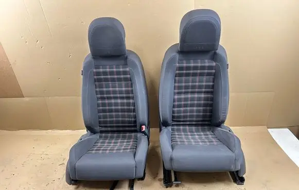 Volkswagen Golf V Seat set 