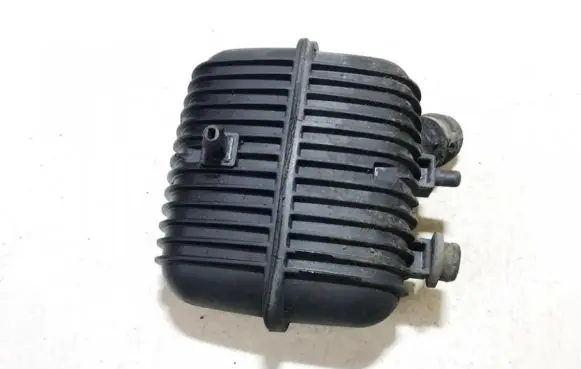 Vacuum air tank