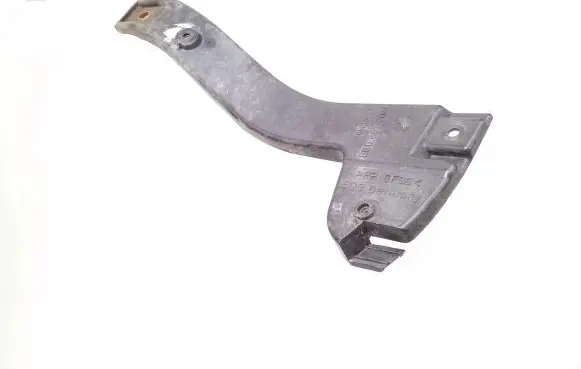 Audi A4 S4 B7 8E 8H Front bumper mounting bracket 8E0807204B