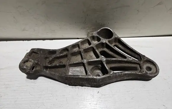 Opel Vectra A Engine mounting bracket 90342636 11120122