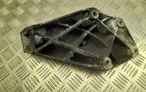 BMW X5 G05 Engine mounting bracket 6861559