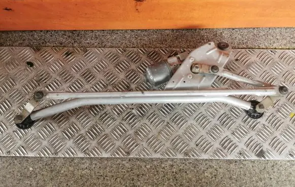 Dacia Sandero Front wiper linkage and motor 8200619512
