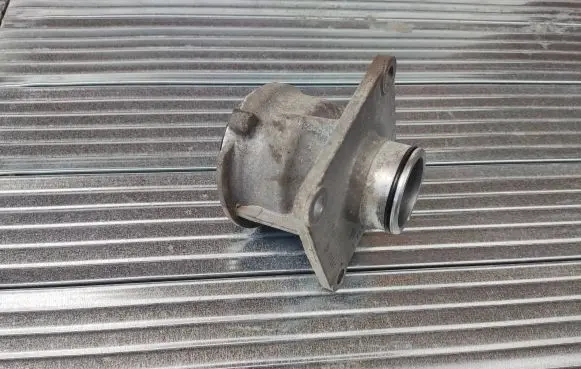 BMW 5 G30 G31 Engine mounting bracket 8699442