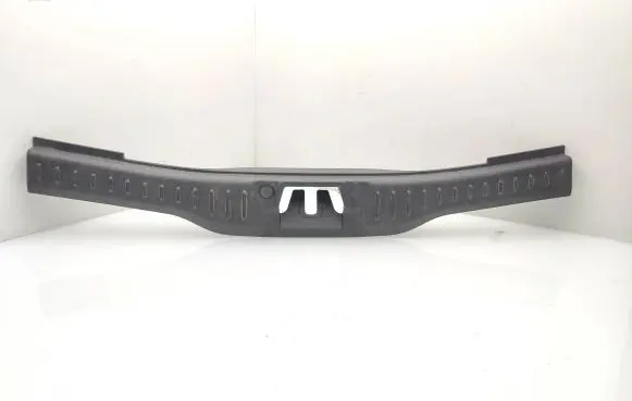 Trunk/boot sill cover protection
