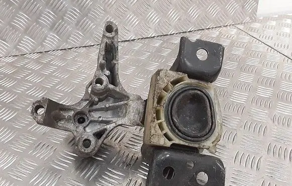 Renault Captur Engine mount bracket 112103095r