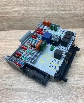 Opel Astra G Fuse module 90589965
