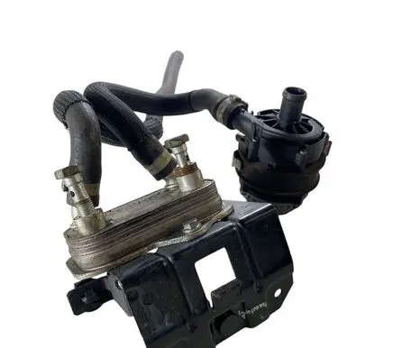 Maserati Ghibli Engine oil radiator 6700058110 670005347 0392024053