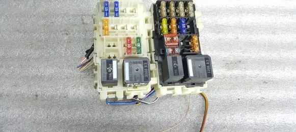 Ford Mondeo MK IV Fuse module