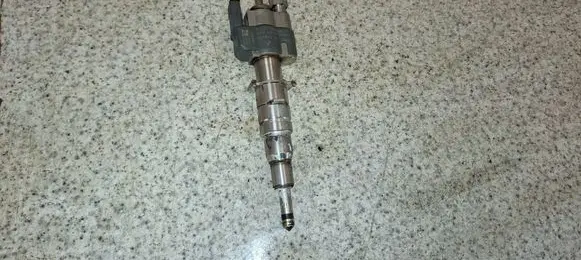 BMW 3 E90 E91 Fuel injector 7589048 10181010 A66GF55