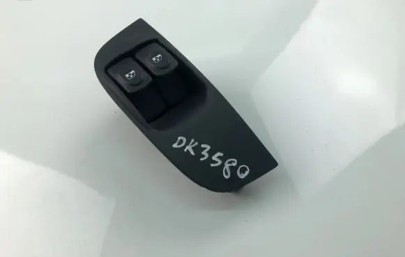 Renault Megane II Electric window control switch 8200181695