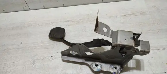 Renault Captur Brake pedal